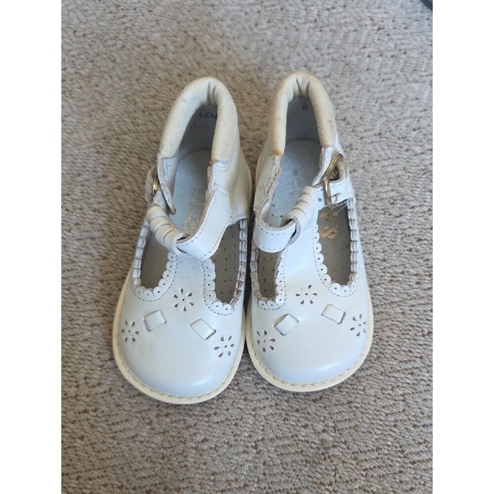 Classic White Girls' Kinder Dress Shoes